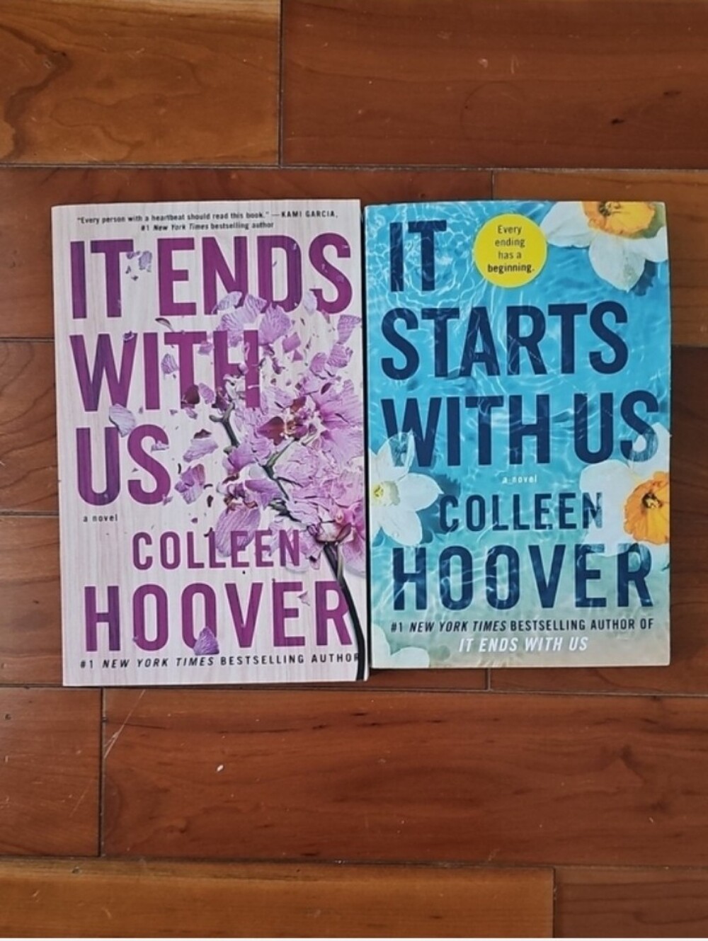 2/15$ Colleen Hoover Book Set - It Ends With Us / It Starts With Us